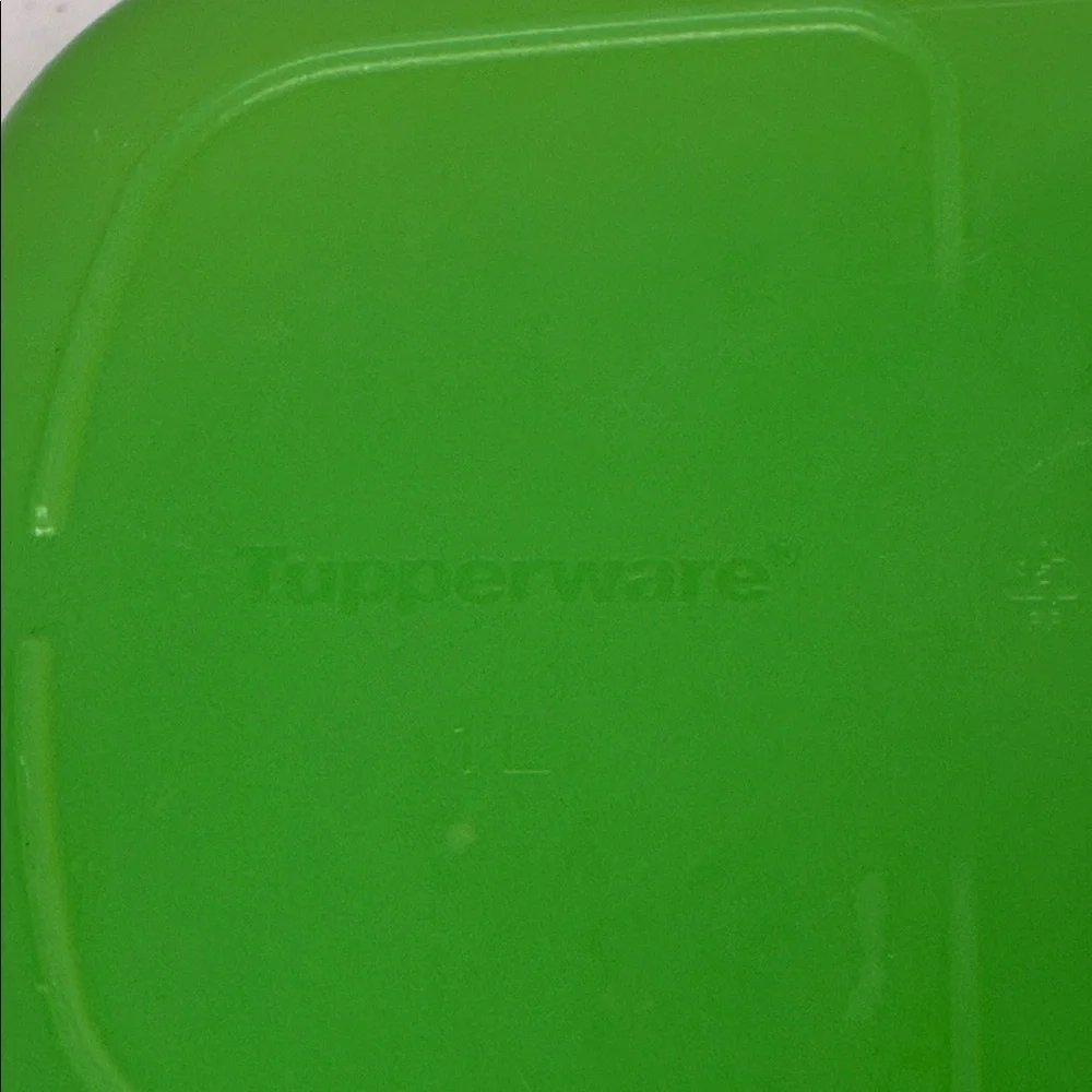 Tupperware Crystal Wave Container 4 Cup